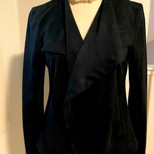 Black simple buttonless overcoat